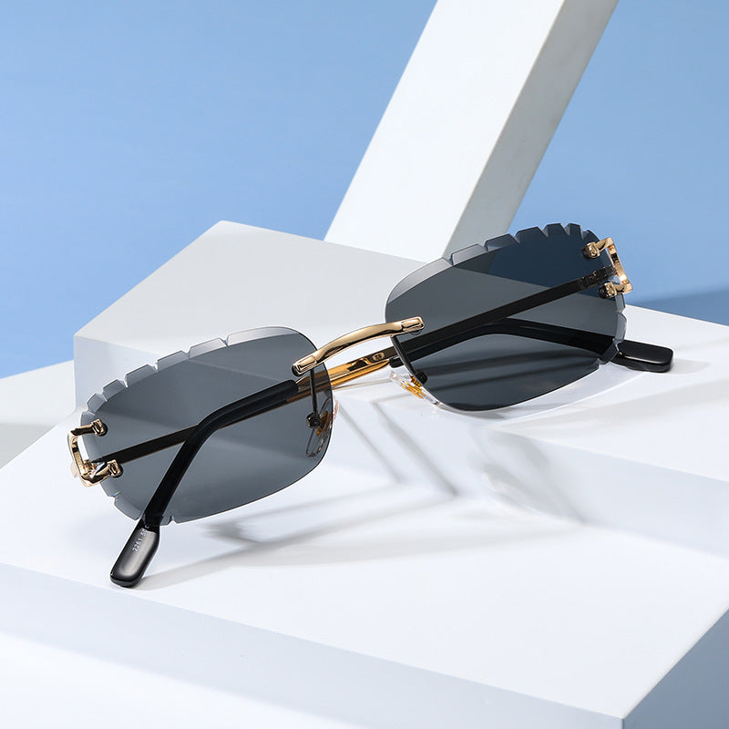 OVAL EDGE Sunglasses - VEDA AKIRA